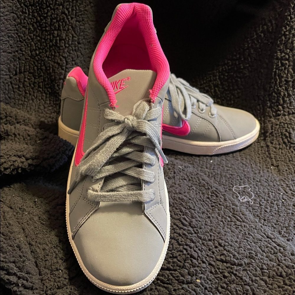 Women’s Nike sneakers. Size 9.5